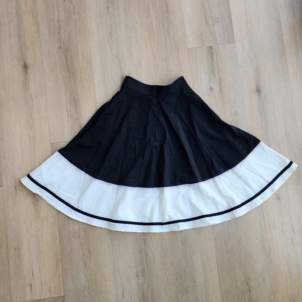 Elegant Two-Tone Flared Skirt